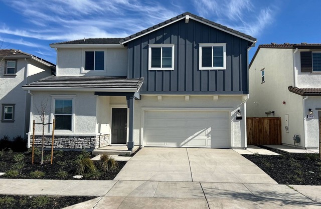 NEW Smart Home w/ Massage Chair & King Bed