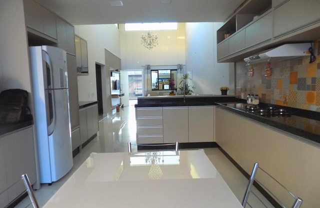 Nouvelle maison spacieuse avec un éclairage naturel incroyable!