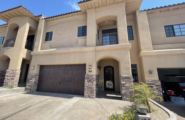 New Spacious 3-Bedroom House Minutes from River, Desert, & Town