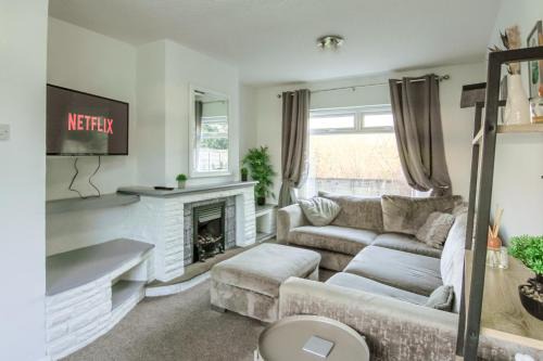 NEW Spacious House 2 Bedrooms 5 Beds 5 Guests WiFi