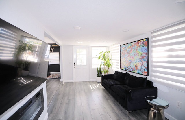 NEW! Sparkling gorgeous home W/ Entertainment room