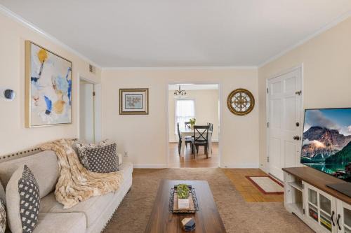 New! Special Intro Rate! Walkable, Fenced-In Yard