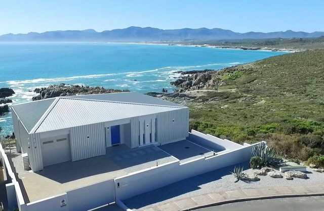 New spectacular villa by the sea Whale watching from the terrace