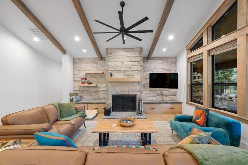 New! Spring Mtn Paradise - Pet friendly, single level w/hot tub and clubhouse access