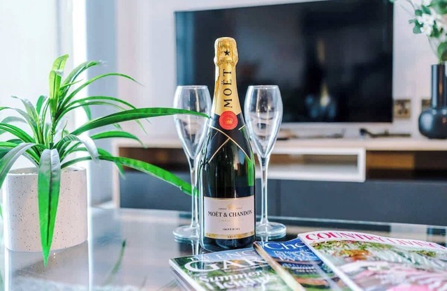 NEW! Stunning 2 Bed Flat in Manchester, Sleeps 4!