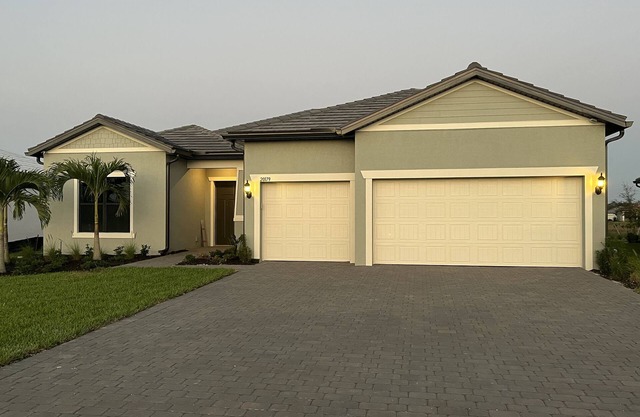 New stunning luxury home with resort amenities, minutes to golf