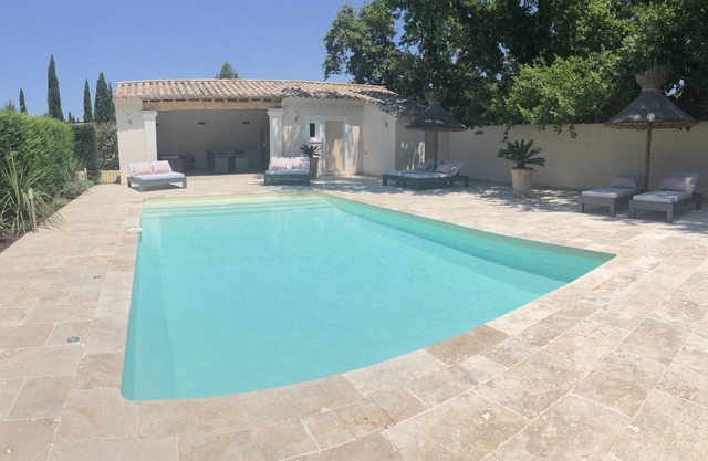 Superbe villa - pool-house piscine cloturée chauffée - jardin arboré 4000m²