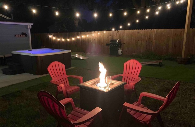 NEW-The Bluebird- Bungalow w/ Spa & Outdoor Living