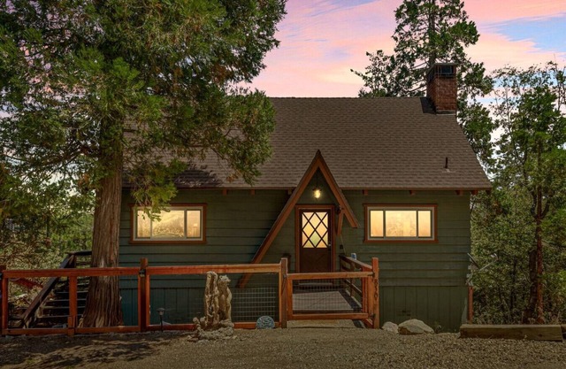 NEW + The Mountain Sanctuary + 3BR + Foosball