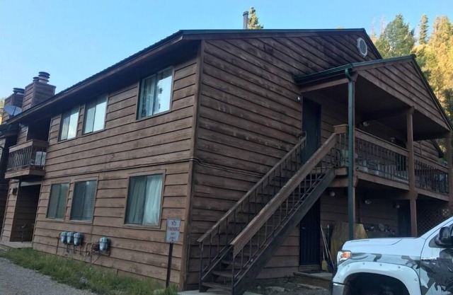 New to market--Cozy Golden Nugget - Efficiency corner unit large balcony