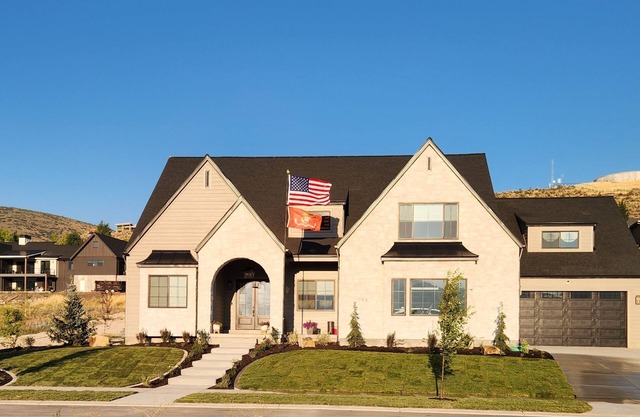 New to Market - Stunning Guest Suite with Mountain Views + year round recreation