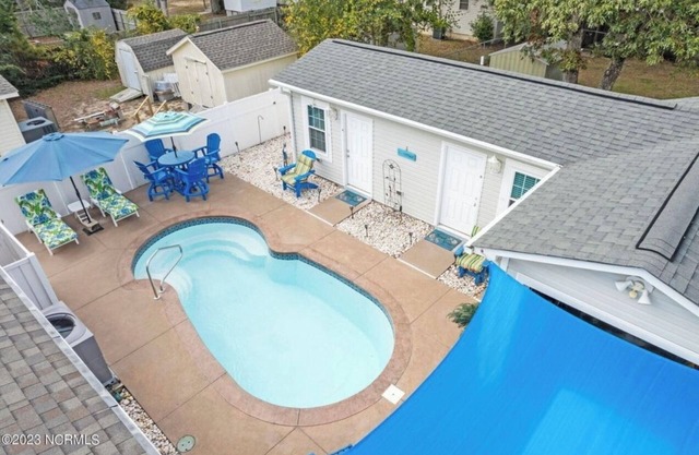 New to rental market~Cozy beach bungalow with private HEATED pool & golf cart.