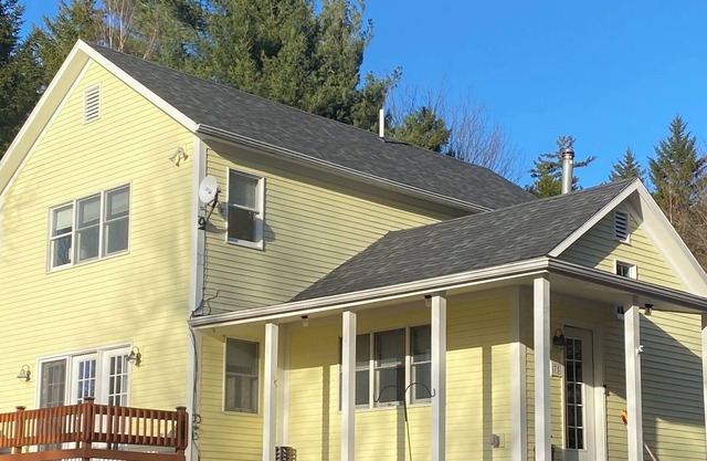 NEW to VRBO! Spacious 3 BR with Mansfield views near Stowe