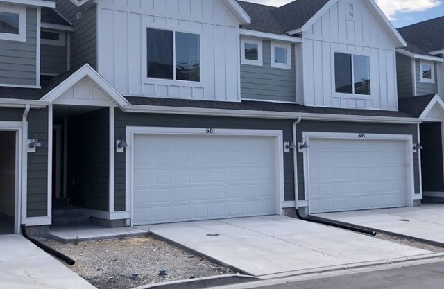 BRAND NEW TOWNHOME DANS LA RUE DE UVU