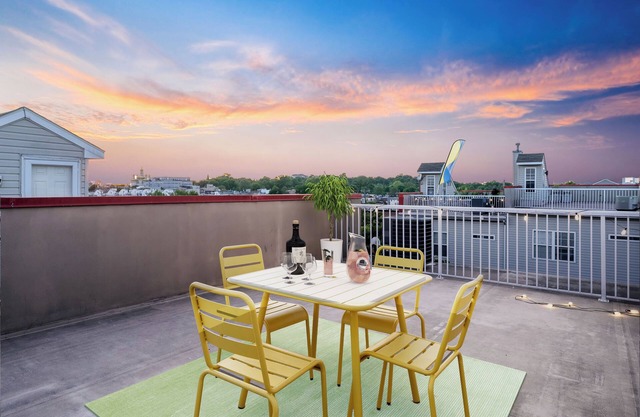 New Tropical Oasis with Rooftop Views, Mins from the Inner Harbor