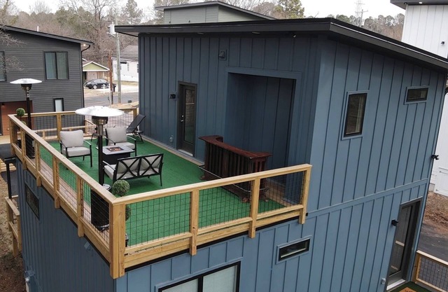 Sleeps 5: Rooftop& Patio min's from Downtown, Duke, NCCU, Hospital, Durham Bulls