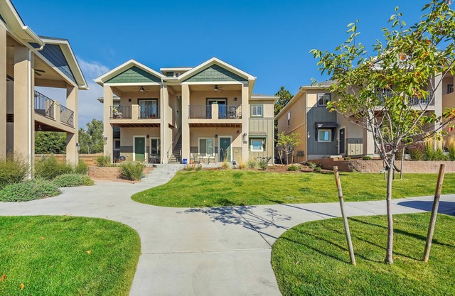 New Upper Condo-Covered Deck-Pet Friendly