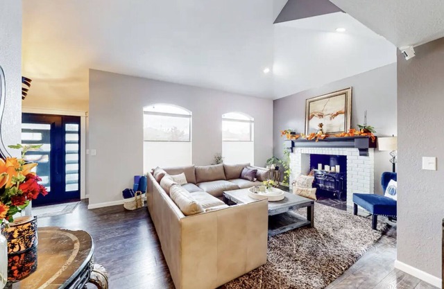 NEW+Upscale+2Kings & 1Qu+Private-Hot-tub+Close to hospitals, restaurants, dining