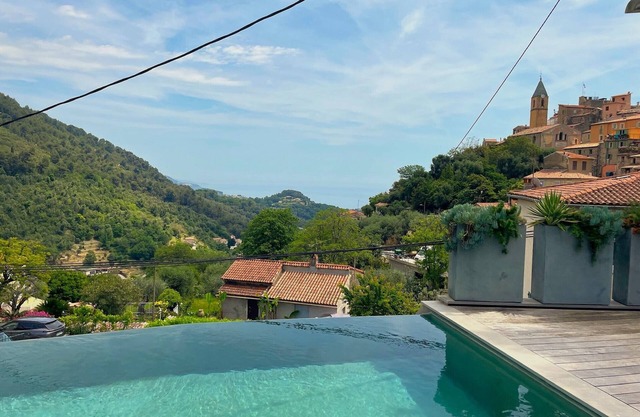 NOUVEAU: villa 'La Gorbianne': 4ch, 10pers, piscine, pétanque, billard, jardin
