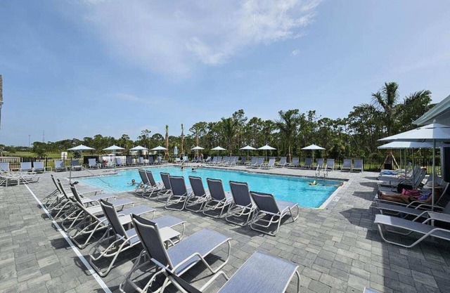 New Vills, close to our Amazing Gulf beaches, bikes, beach chairs, and 2 car garage.