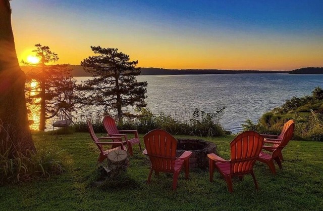 NEW-Waterfront Lodge-Private dock/slip, Kayak, swim, fish, water view from deck