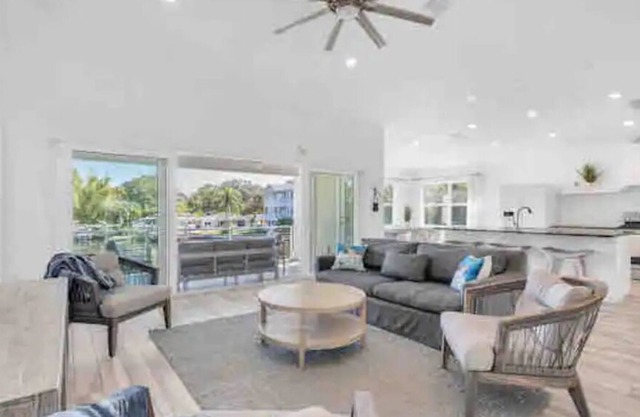 New! Waterfront luxury Home. Whole house. Elevator!