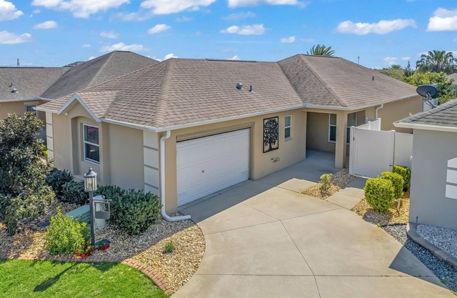 NEW Weekly Rentals ~ Centrally located Courtyard Villa in The Villages