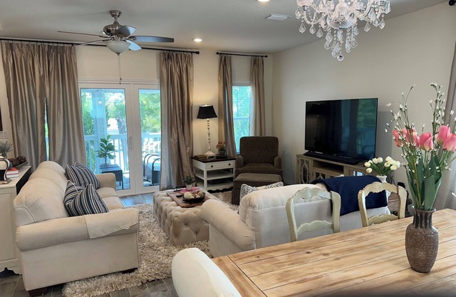 NEW Welcome to La Dolce Vita, a spacious 3 story beauty located in Perdido Key