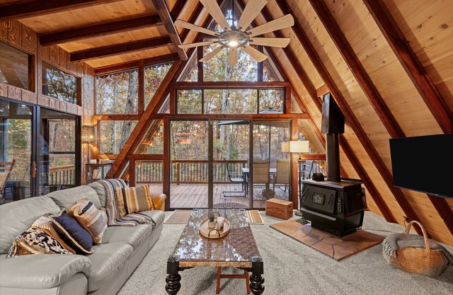 NEW! Welcome to Wilderness on Wunderbar! Charming Innsbrook Chalet.
