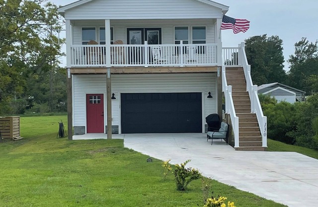 New with Water Views, Pet Friendly, 5 minutes from Historic Beaufort Waterfront.