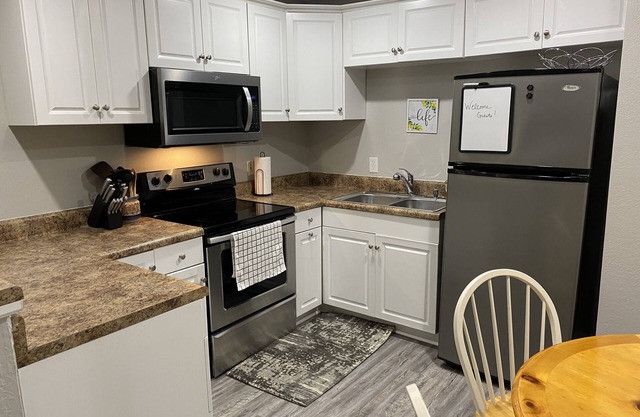 New!! Woodcrest Cottage - Close to Tri-Cities