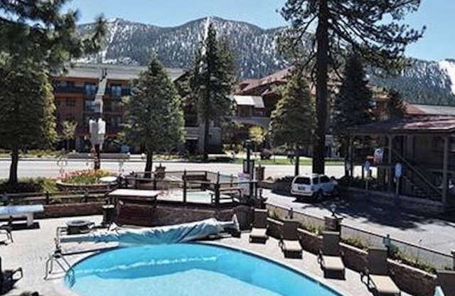 Réveillon du Nouvel An au Stardust Lodge Resort!