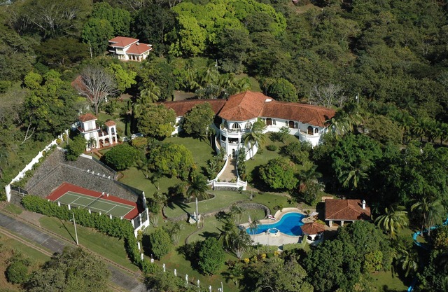 Domaine exclusif de 33 000 pieds carrés, 12 000 $ US-8 personnes, AC, vue sur l'océan, chef, personnel 10