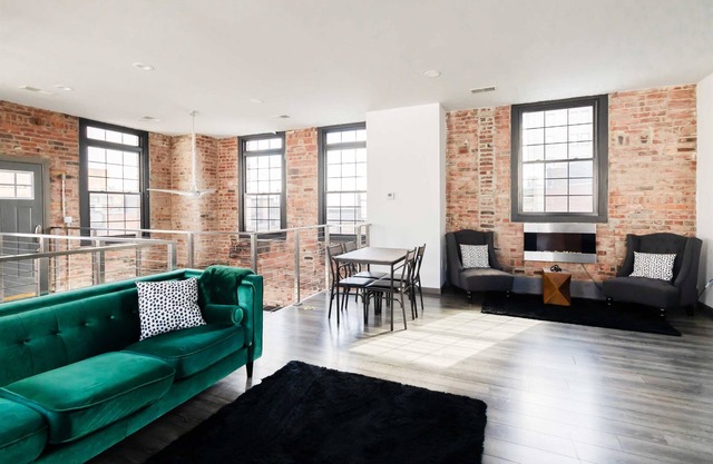 New York Loft Vibes in Downtown Warren