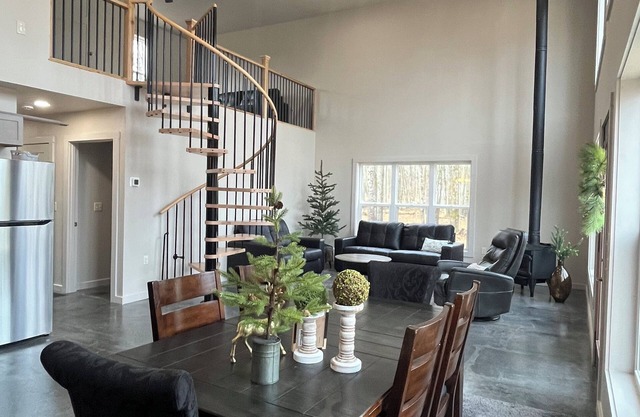 Little Long Lake Lodge! New Waterfront Cabin in Northern Wisconsin / Sleeps 8