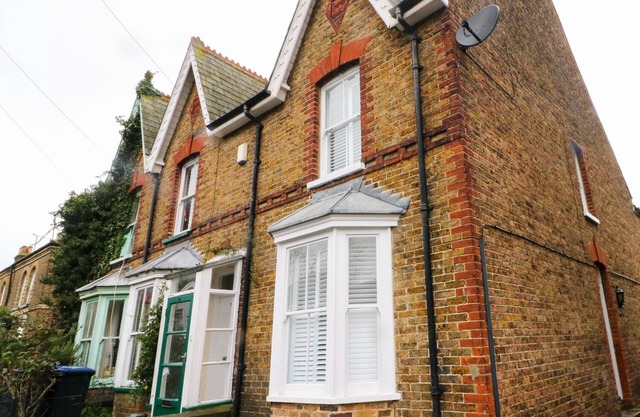 NEWDEN COTTAGE, Animaux acceptés, avec un jardin à Whitstable, Ref 997074