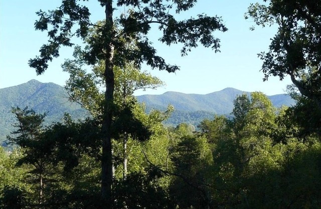 Chalet récent avec vue sur la montagne, près des lacs, Golf