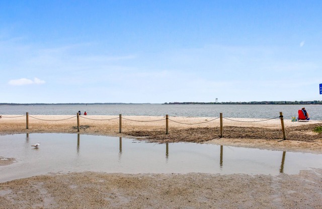 New Home Walking/Biking Distance to Sands Beach and Port Royal Attractions!