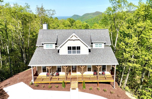 NEW Luxury 6/6 Mt View in Gated Preserve, Hot Tub, Hiking Trails, EV Charger