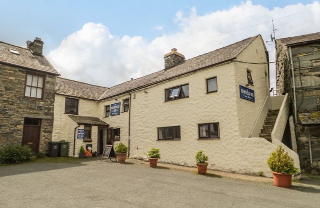 NEWFIELD APARTMENT 1, pet friendly in Broughton-In-Furness