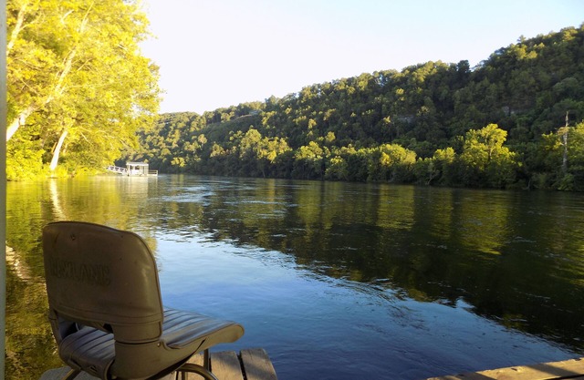 Newlands Peaceful Escape close to White River with dock access.