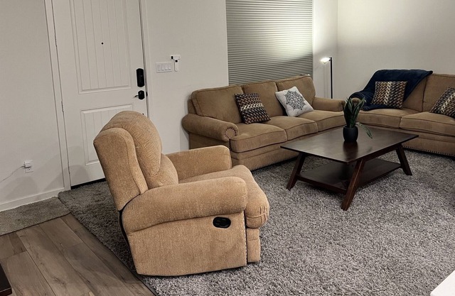 Newly Built 3Bd /2-1/2 Bath Condo 15 mins from NAS Center