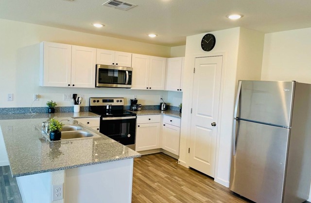 Newly Built 4 Bed Home near the river-centrally located near shopping and dining