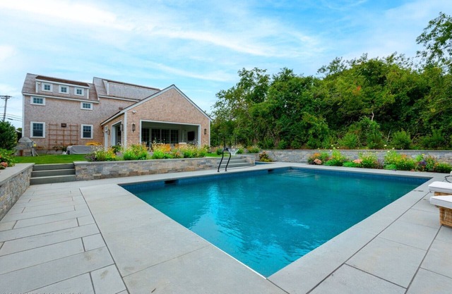 Newly built 5BR house w/ Cabana, pool and big yard--walk to town, bike to beach!