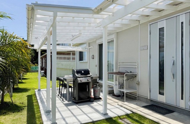 Newly built Allweather barbecue terrace a vill / Shimoda Shizuoka