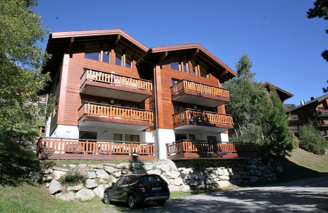 Nouvellement construit Apt. Dans le style traditionnel suisse