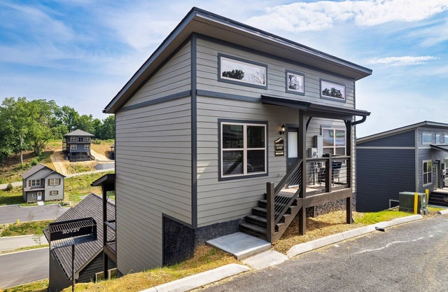 Newly Built Cabin! Hot Tub! Foosball! 5 MI to Pigeon Forge! Mountain Views!