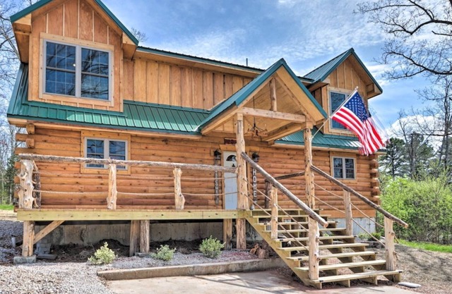 Newly built LOG Cabin-Float, Golf, Hike, Hunt, Fish, visit a winery...Relax!
