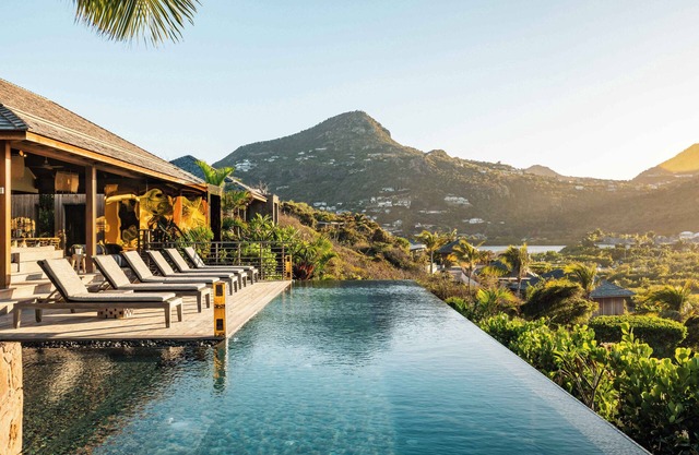 High-end luxury villa In St Barth with stunning view and location