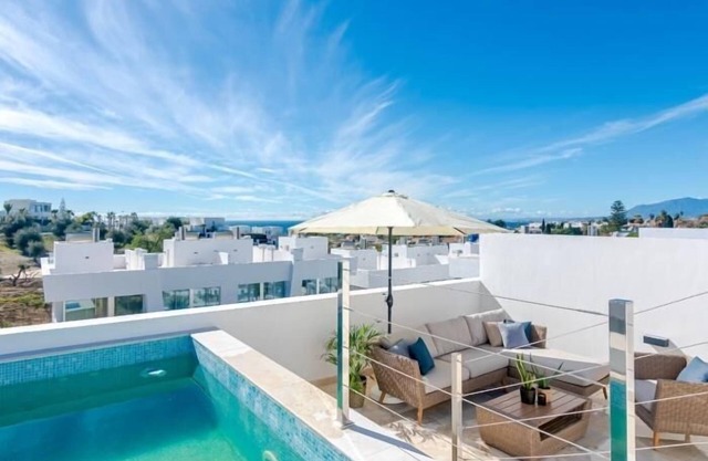 NEWLY BUILT Townhouse w/ ROOFTOP POOL in La Finca